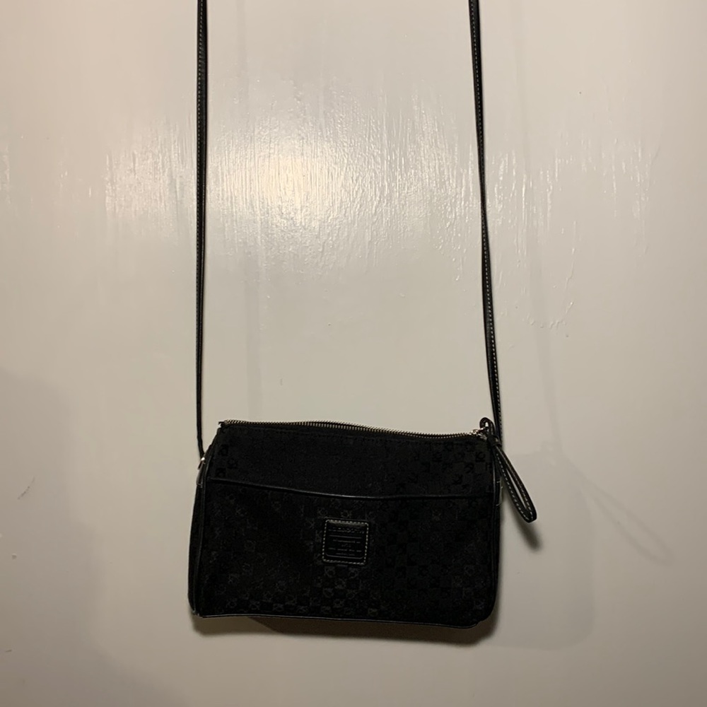 LIZ CLAIBORNE BLACK SHOULD PURSE WITH RED LINING.